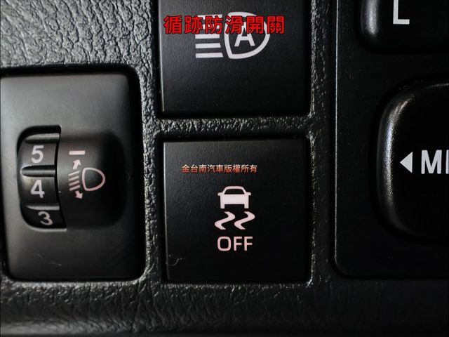 自排廂式✓一手只跑4.3萬✓全車原鈑件✓原廠保養✓中冷✓ABS✓TCS✓LED頭燈✓雙安✓附全額發票✓可全貸✓  第14張相片