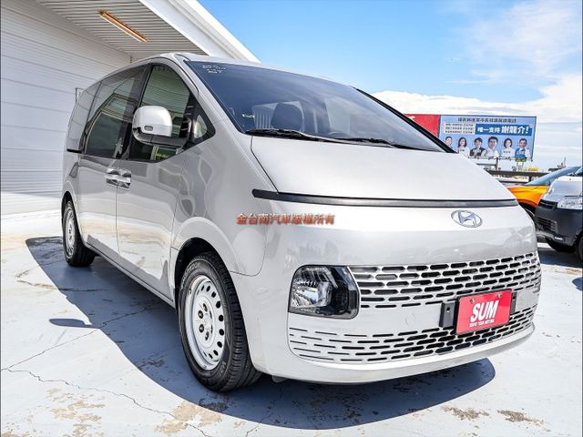 九人座✓一手車✓只跑4萬✓原厰保養✓全車原鈑件✓倒車顯影✓TCS✓雙安✓電子手煞車✓附全額發票✓可全貸✓  第5張相片