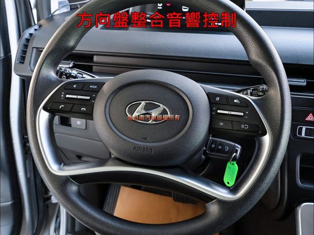 九人座✓一手車✓只跑4萬✓原厰保養✓全車原鈑件✓倒車顯影✓TCS✓雙安✓電子手煞車✓附全額發票✓可全貸✓  第14張相片