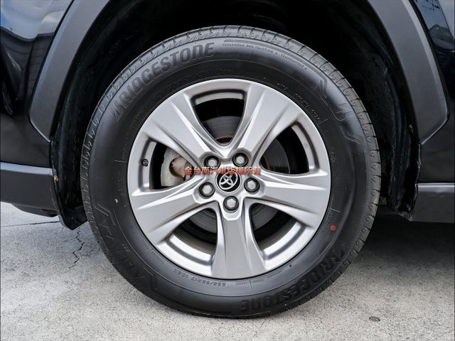 一手車✓只跑3.7萬✓全車原鈑件✓原廠保固中✓ACC✓AEB✓車道維持✓車載系統✓全車九安✓可全貸✓不用殺價就很便宜✓  第8張相片