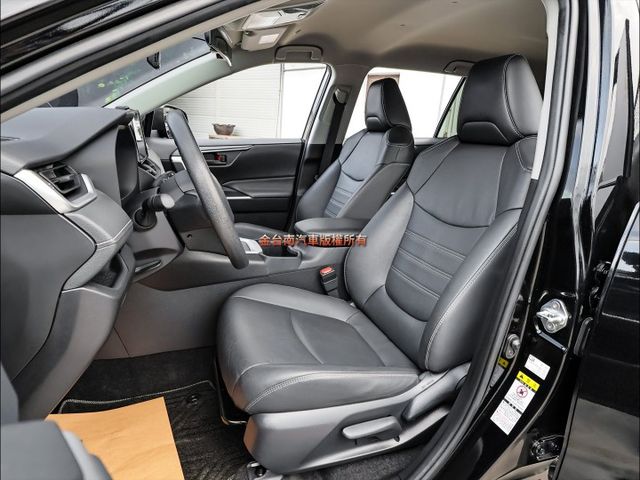 一手車✓只跑3.7萬✓全車原鈑件✓原廠保固中✓ACC✓AEB✓車道維持✓車載系統✓全車九安✓可全貸✓不用殺價就很便宜✓  第9張相片