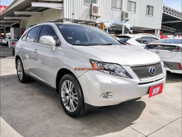 450h✓油電頂級版✓4WD✓一年跑不到1萬✓原鈑件✓全景天窗✓電動尾門✓雙記憶椅✓雙電熱椅✓定速✓原廠NAVI✓可全貸  第4張相片