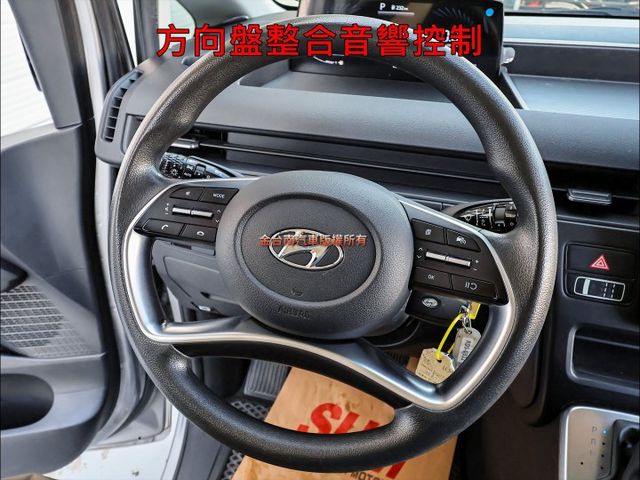 九人座✓一手車✓只跑5.6萬✓原厰保養✓全車原鈑件✓TCS✓雙安✓電子手煞車✓附全額發票✓可全貸✓  第14張相片