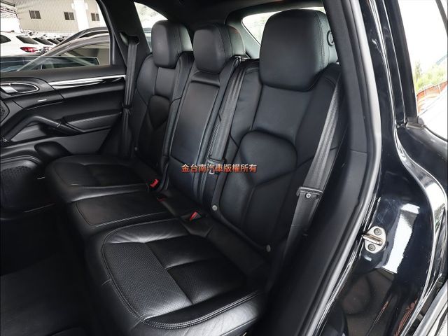 4WD✓一年只跑1.5萬✓車況優✓天窗✓電動尾門✓記憶椅✓定速✓影音系統✓分區恆溫✓快撥✓可全貸✓不用殺價就很便宜✓  第9張相片