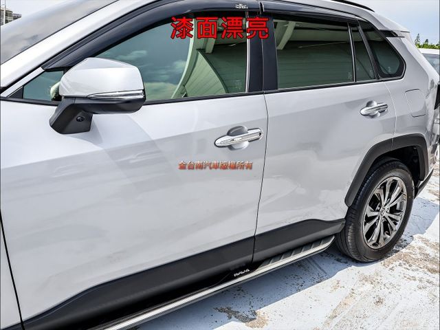 油電旗艦4WD特仕版✓只跑3.4萬✓全車原鈑件如新✓全景天窗✓雙電動椅✓電動尾門✓NAVI✓LV2✓可全貸✓  第6張相片