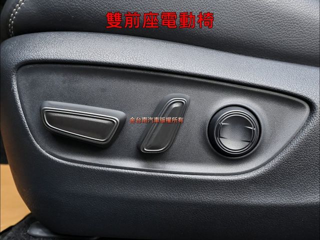 油電旗艦4WD特仕版✓只跑3.4萬✓全車原鈑件如新✓全景天窗✓雙電動椅✓電動尾門✓NAVI✓LV2✓可全貸✓  第10張相片