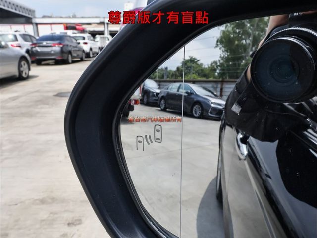 尊爵版✓只跑5千✓全車原鈑件✓雙電動椅✓ACC✓車道維持✓盲點✓車載系統✓分區恆溫✓iKEY✓九安✓可全貸✓  第11張相片