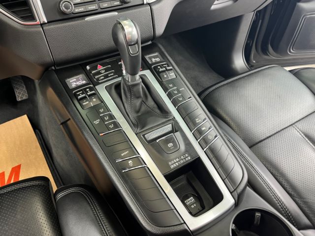 玉豐汽車✦ 總代理Macan S 3.0汽油 只跑9萬多 選配全景天窗.14向電動椅含記憶.安卓大螢幕 原廠資料皆齊全  第19張相片