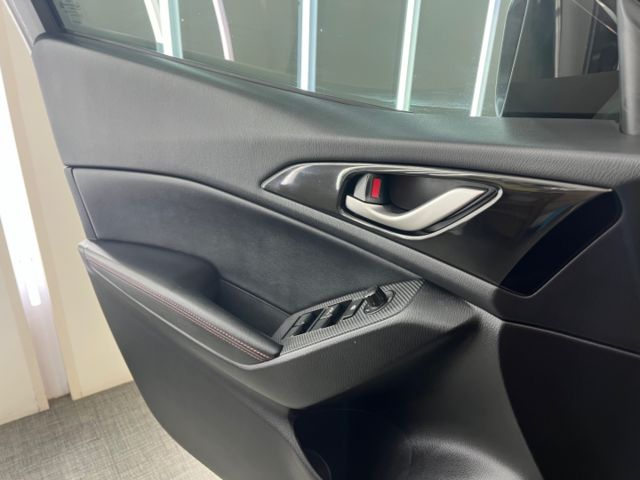 玉豐汽車✦ MAZDA3 5D 魂動x鋼鐵灰 只跑6萬 IKEY/定速/方控/藍牙/恆溫/倒車影像/胎壓偵測  第6張相片