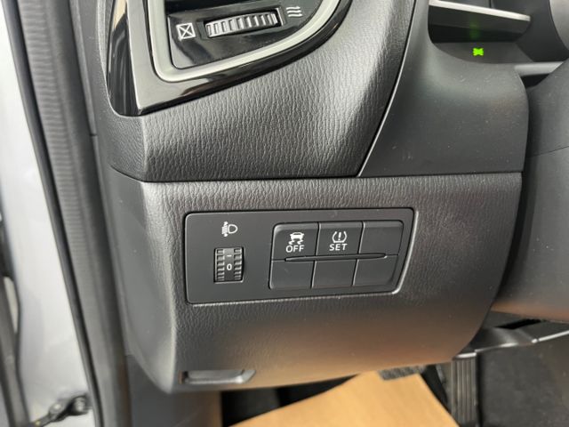 玉豐汽車✦ MAZDA3 5D 魂動x鋼鐵灰 只跑6萬 IKEY/定速/方控/藍牙/恆溫/倒車影像/胎壓偵測  第15張相片