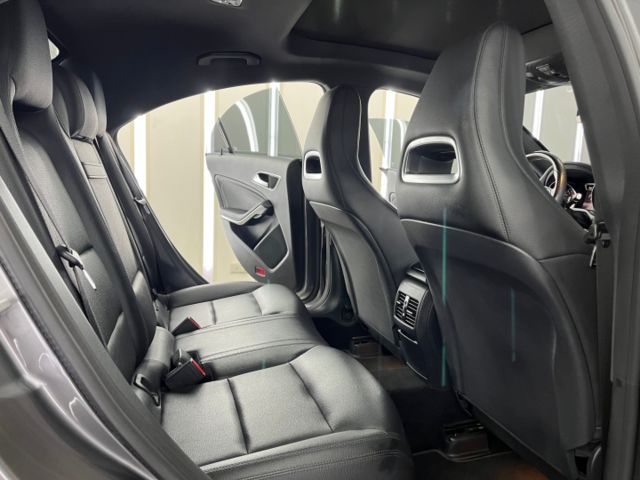 玉豐汽車✦ CLA250 原鈑件 只跑7萬 全景天窗/雙電動椅/導航/倒車影像/雙區恆溫/方控/快撥/藍芽 第三方認證  第9張相片