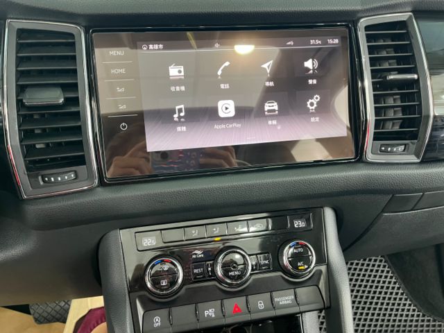 玉豐汽車✦ KODIAQ 2.0 TSI 4WD 尊榮版 新車保固 豪華七人座 原廠保養紀錄 原鈑件 第三方認證鑑定  第16張相片
