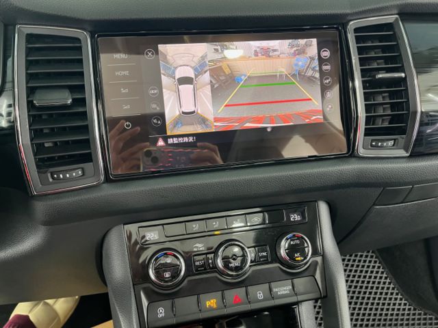 玉豐汽車✦ KODIAQ 2.0 TSI 4WD 尊榮版 新車保固 豪華七人座 原廠保養紀錄 原鈑件 第三方認證鑑定  第18張相片