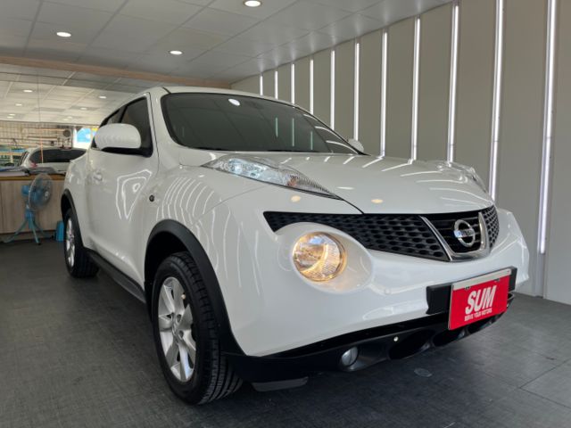 影片賞車✦JUKE 英倫小休旅 升級安卓影音 全車原版件 里程僅跑15萬 六安.免鑰匙.恆溫.定速.雨滴感應雨刷  第2張相片