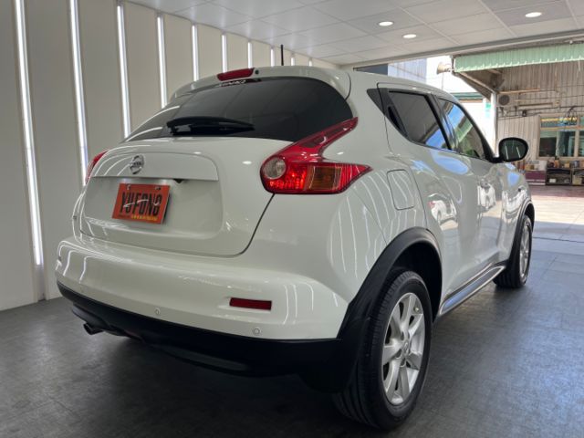 影片賞車✦JUKE 英倫小休旅 升級安卓影音 全車原版件 里程僅跑15萬 六安.免鑰匙.恆溫.定速.雨滴感應雨刷  第3張相片