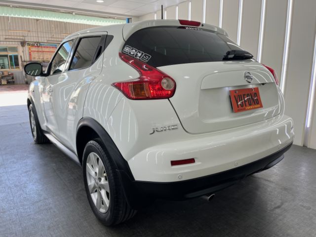 影片賞車✦JUKE 英倫小休旅 升級安卓影音 全車原版件 里程僅跑15萬 六安.免鑰匙.恆溫.定速.雨滴感應雨刷  第4張相片