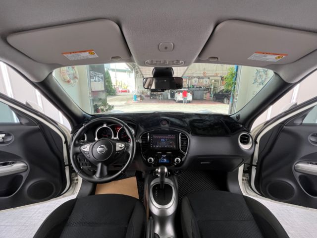 影片賞車✦JUKE 英倫小休旅 升級安卓影音 全車原版件 里程僅跑15萬 六安.免鑰匙.恆溫.定速.雨滴感應雨刷  第11張相片