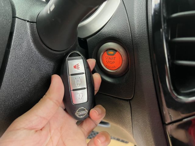 影片賞車✦JUKE 英倫小休旅 升級安卓影音 全車原版件 里程僅跑15萬 六安.免鑰匙.恆溫.定速.雨滴感應雨刷  第14張相片