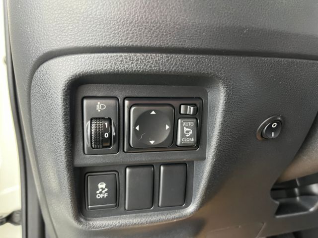 影片賞車✦JUKE 英倫小休旅 升級安卓影音 全車原版件 里程僅跑15萬 六安.免鑰匙.恆溫.定速.雨滴感應雨刷  第19張相片