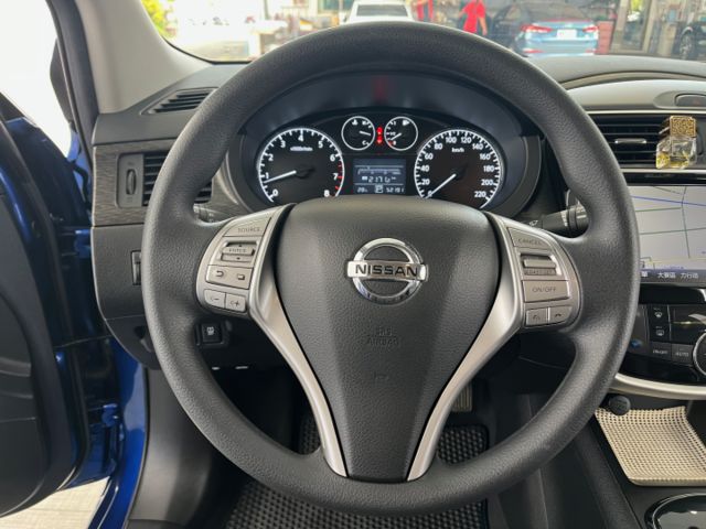 影片賞車✦ i Tiida 旗艦最頂級 僅跑5萬多 全車原鈑件 LED日行燈.免鑰匙.Car Play.導航.360環景  第13張相片