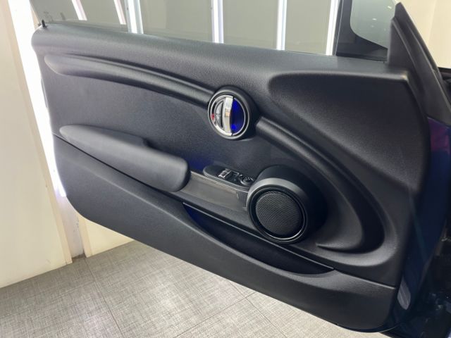 影片賞車✦ Mini Cooper 總代理 1.5渦輪 里程僅跑9萬多 國旗尾燈.定速.免鑰匙.摸門.氣氛燈 全車原鈑  第6張相片
