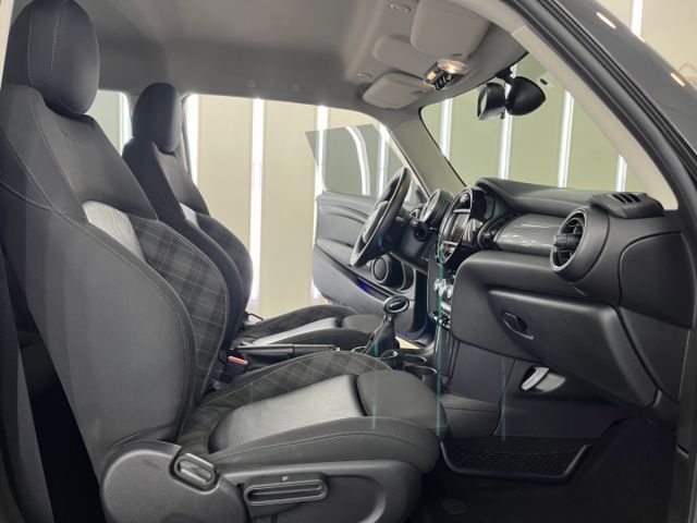 影片賞車✦ Mini Cooper 總代理 1.5渦輪 里程僅跑9萬多 國旗尾燈.定速.免鑰匙.摸門.氣氛燈 全車原鈑  第9張相片