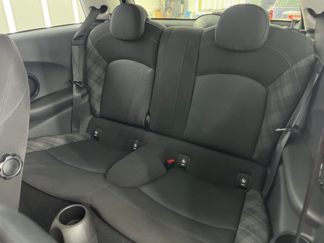 影片賞車✦ Mini Cooper 總代理 1.5渦輪 里程僅跑9萬多 國旗尾燈.定速.免鑰匙.摸門.氣氛燈 全車原鈑  第10張相片