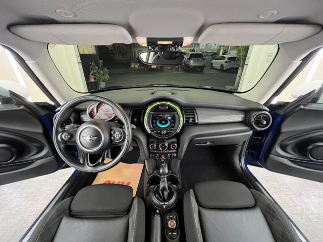 影片賞車✦ Mini Cooper 總代理 1.5渦輪 里程僅跑9萬多 國旗尾燈.定速.免鑰匙.摸門.氣氛燈 全車原鈑  第11張相片
