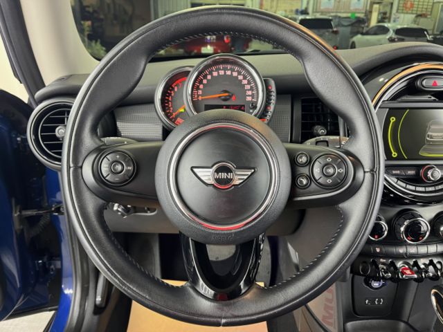 影片賞車✦ Mini Cooper 總代理 1.5渦輪 里程僅跑9萬多 國旗尾燈.定速.免鑰匙.摸門.氣氛燈 全車原鈑  第12張相片