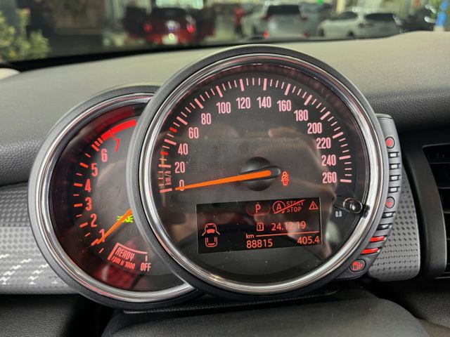 影片賞車✦ Mini Cooper 總代理 1.5渦輪 里程僅跑9萬多 國旗尾燈.定速.免鑰匙.摸門.氣氛燈 全車原鈑  第13張相片