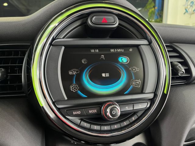 影片賞車✦ Mini Cooper 總代理 1.5渦輪 里程僅跑9萬多 國旗尾燈.定速.免鑰匙.摸門.氣氛燈 全車原鈑  第15張相片