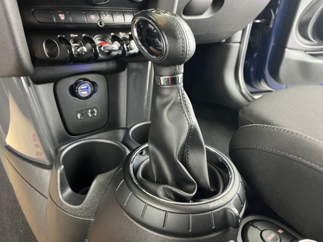 影片賞車✦ Mini Cooper 總代理 1.5渦輪 里程僅跑9萬多 國旗尾燈.定速.免鑰匙.摸門.氣氛燈 全車原鈑  第18張相片