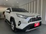 影片賞車✦ RAV4 2.0旗艦版 里程僅跑5萬多 原廠升級精裝套件買到賺到！全車原鈑件 電尾門.環景.電動椅.導航  第2張縮圖