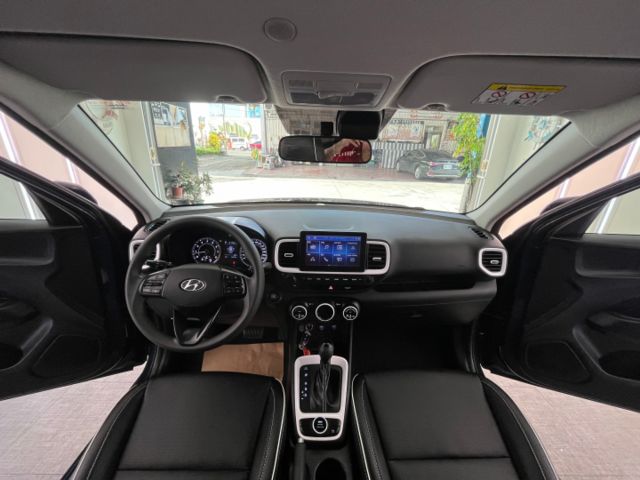 車 ✦ VENUE GLB版 里程僅跑3萬多 全車原鈑件 免鑰匙.定速.恆溫.Car Play.車道偏移.倒車影像  第11張相片