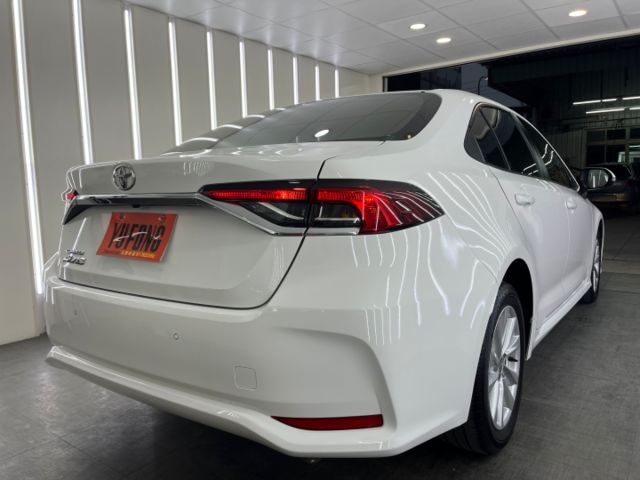 影片賞車✦ALTIS 豪華+版 里程僅跑4萬多 全車原鈑件 免鑰匙IKEY.盲點.Car Play.恆溫空調.倒車影像  第3張相片