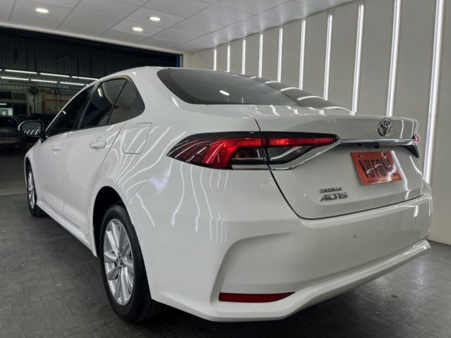 影片賞車✦ALTIS 豪華+版 里程僅跑4萬多 全車原鈑件 免鑰匙IKEY.盲點.Car Play.恆溫空調.倒車影像  第4張相片