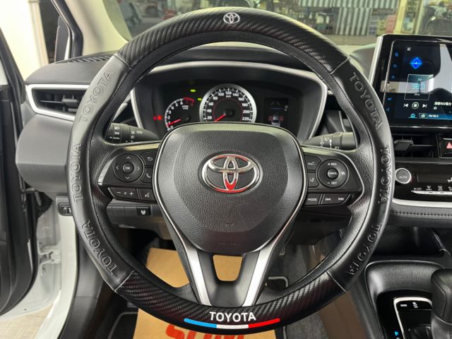 影片賞車✦ALTIS 豪華+版 里程僅跑4萬多 全車原鈑件 免鑰匙IKEY.盲點.Car Play.恆溫空調.倒車影像  第14張相片