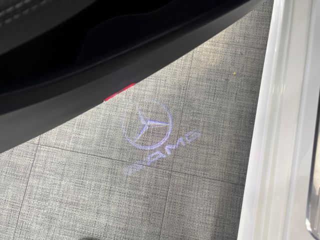 影片賞車✦C300 AMG 里程僅跑11萬 全車原鈑件 雙電動椅含加熱.全景天窗.導航.免鑰匙IKEY.換檔快撥  第6張相片