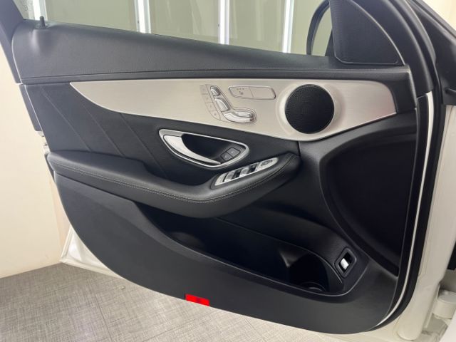 影片賞車✦C300 AMG 里程僅跑11萬 全車原鈑件 雙電動椅含加熱.全景天窗.導航.免鑰匙IKEY.換檔快撥  第7張相片
