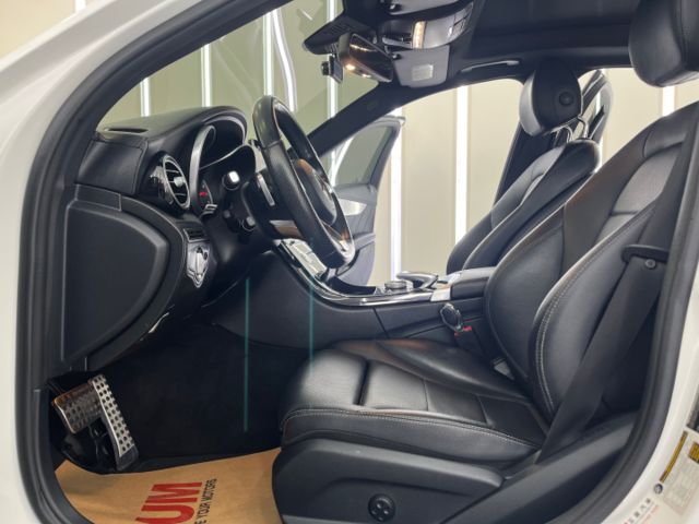影片賞車✦C300 AMG 里程僅跑11萬 全車原鈑件 雙電動椅含加熱.全景天窗.導航.免鑰匙IKEY.換檔快撥  第8張相片