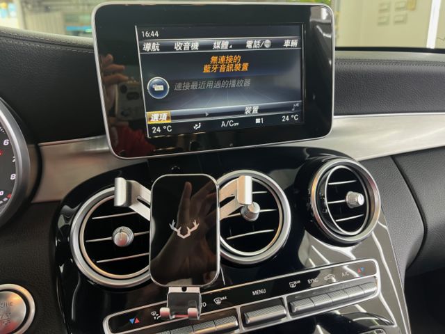 影片賞車✦C300 AMG 里程僅跑11萬 全車原鈑件 雙電動椅含加熱.全景天窗.導航.免鑰匙IKEY.換檔快撥  第16張相片