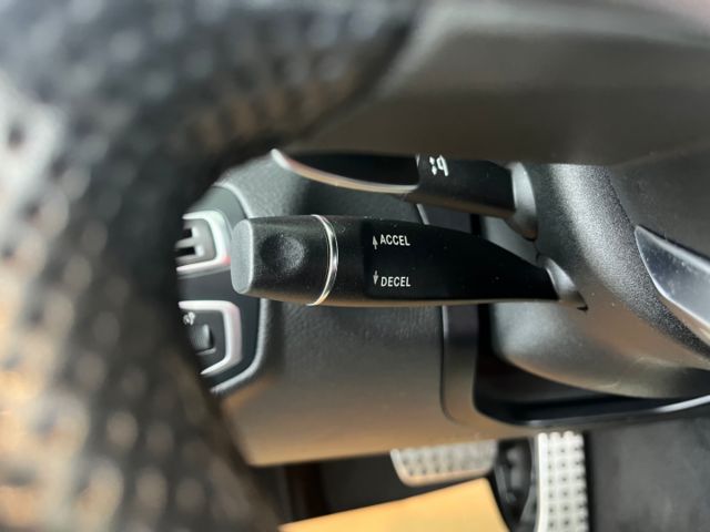 影片賞車✦C300 AMG 里程僅跑11萬 全車原鈑件 雙電動椅含加熱.全景天窗.導航.免鑰匙IKEY.換檔快撥  第19張相片
