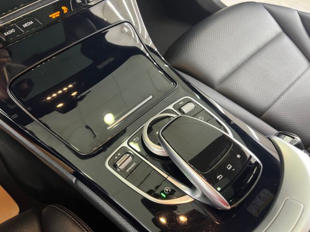 影片賞車✦C300 AMG 里程僅跑11萬 全車原鈑件 雙電動椅含加熱.全景天窗.導航.免鑰匙IKEY.換檔快撥  第20張相片