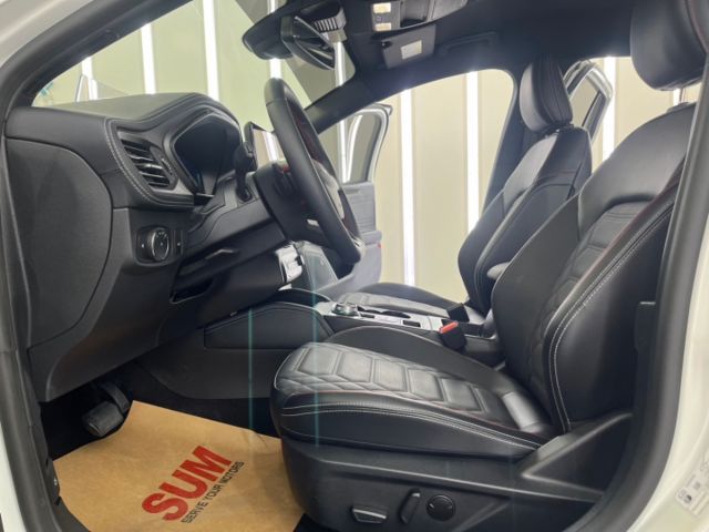玉豐汽車✦Focus Wagon ST-Line Vignale 小編自留款^^里程僅跑1萬多 全車原鈑件 原廠新車保固  第8張相片
