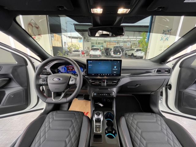 玉豐汽車✦Focus Wagon ST-Line Vignale 小編自留款^^里程僅跑1萬多 全車原鈑件 原廠新車保固  第10張相片
