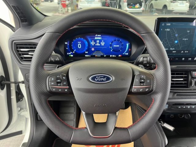 玉豐汽車✦Focus Wagon ST-Line Vignale 小編自留款^^里程僅跑1萬多 全車原鈑件 原廠新車保固  第11張相片