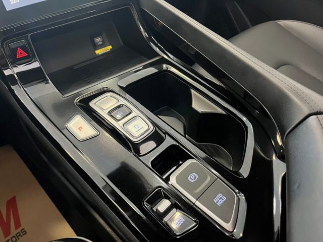 影片賞車✦ CUSTIN GLT-B VIP 最頂級 里程僅跑8000公里 全車原鈑件 媲美新車！  第18張相片