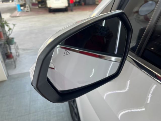 影片賞車✦ CUSTIN GLT-B VIP 最頂級 里程僅跑8000公里 全車原鈑件 媲美新車！  第19張相片