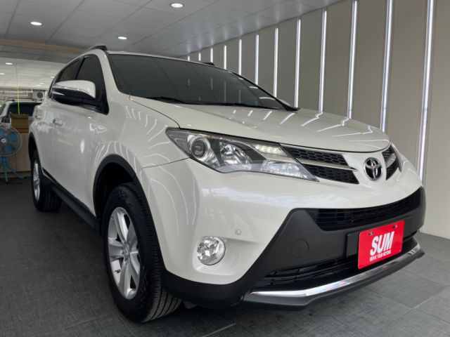 影片賞車✦ RAV4 2.0 E Hi頂級 里程僅跑10萬多 全車原鈑件 電動椅.免鑰匙.定速.導航.後方頭枕螢幕看電視  第2張相片