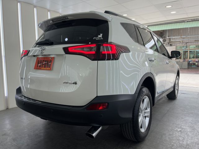 影片賞車✦ RAV4 2.0 E Hi頂級 里程僅跑10萬多 全車原鈑件 電動椅.免鑰匙.定速.導航.後方頭枕螢幕看電視  第3張相片